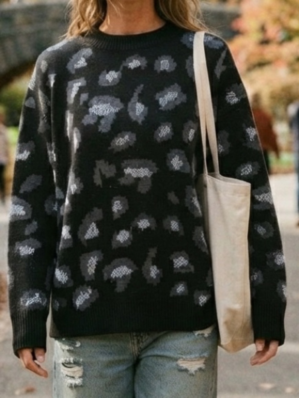 Kendall + Kylie Black Silver Metallic Leopard Print Crewneck Sweater XL Cozy